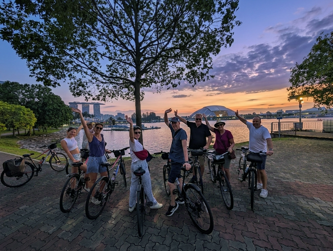 Sunset Bike Tour with Hawker Food Experience