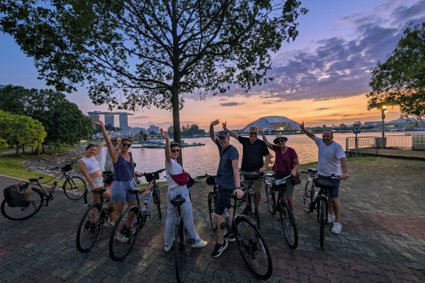 Sunset Bike Tour with Hawker Food Experience