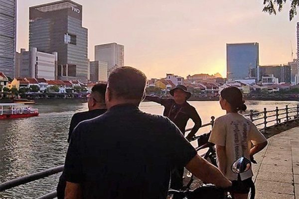 Sunset Bike Tour with Hawker Food Experience
